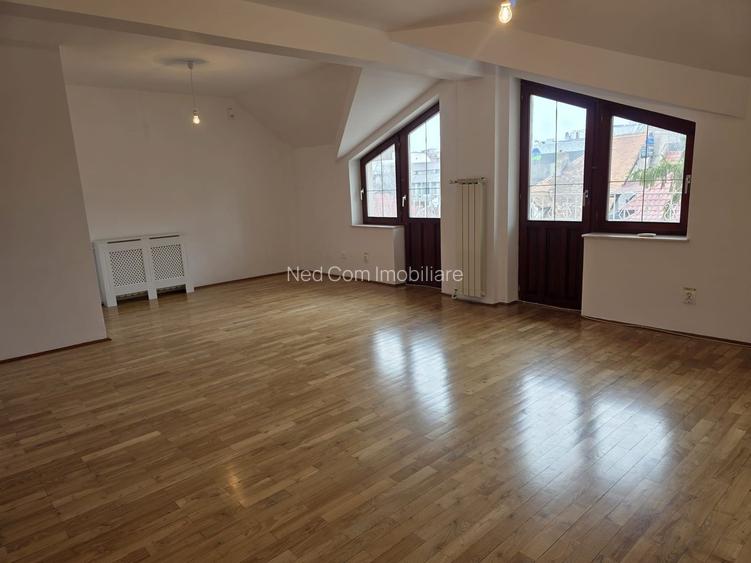 Vila de inchiriat - 16