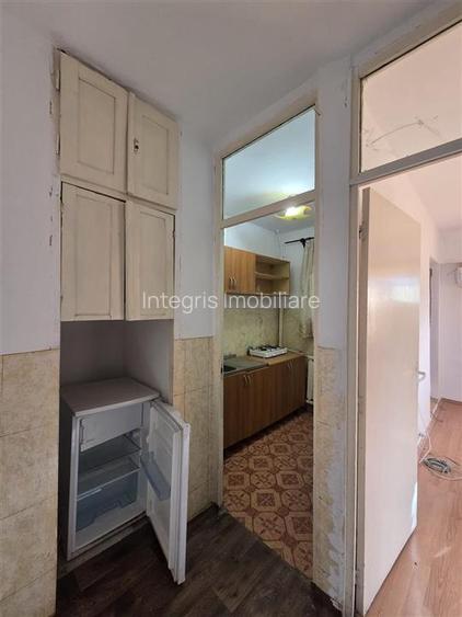 Garsoniera decomandata,etaj intermediar,Oradea,cartier Rogerius - 2