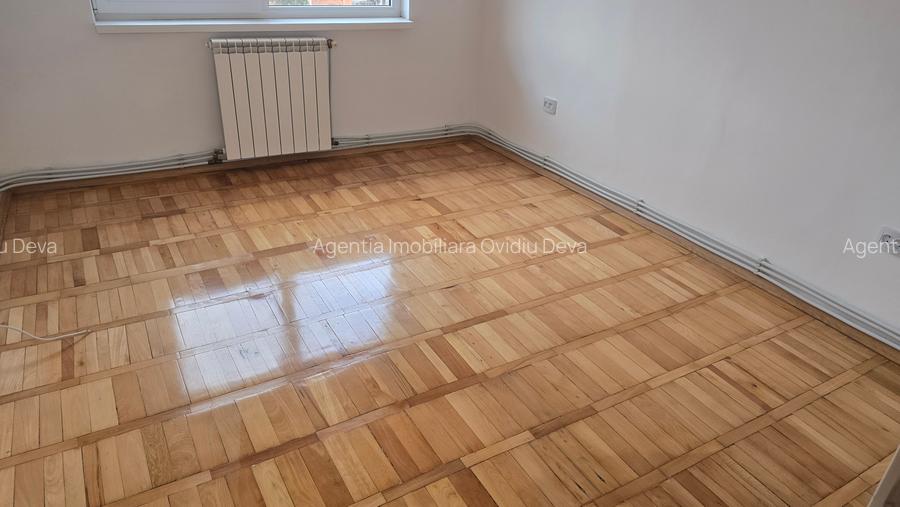 Vand apartament 4 camere decomandat in Deva, zona 22 Decembrie (Liceul Auto), - 8