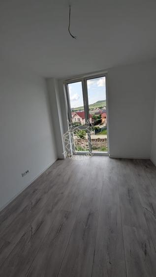 Apartament Nou 4 camere 87 mp+balcon-etaj 2-Calea Moldovei