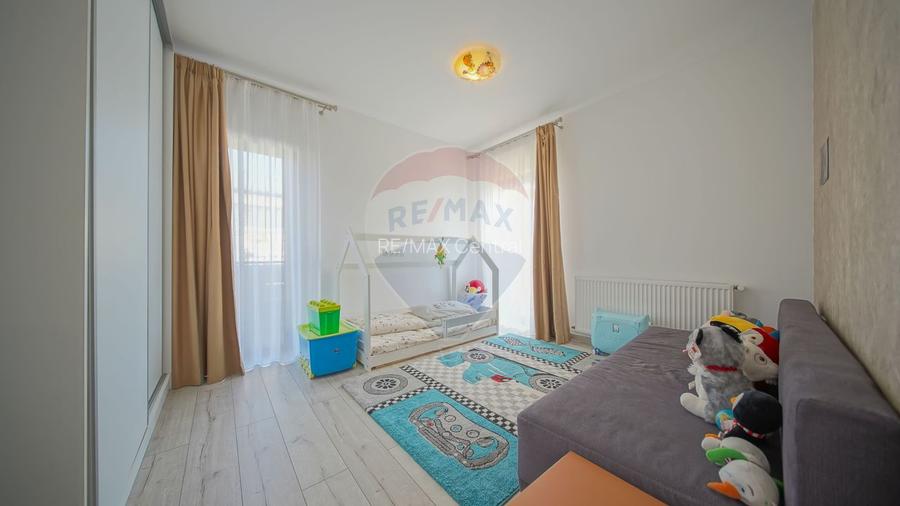 Vilă modernă, cu garaj, panouri și pompă de căldură, Cristian - 20