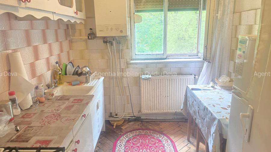Vand apartament 2 camere decomandat in Deva, pe Bld. Balcescu, etaj 1 - 5