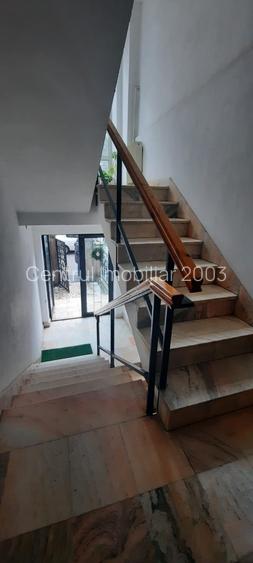 Dorobanti, Televiziune, parter inalt cu 2 balcoane, bloc de 3 etaje 1995 - 9