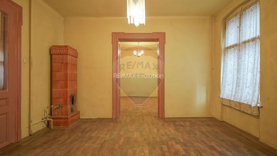 Clădire pt clinică stomatologică 10 camere, S + P + E, teren 282 mp - 4