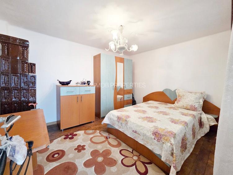 VANZARE CASA + TEREN 1000 MP. - ODAIA TURCULUI, DB - 9