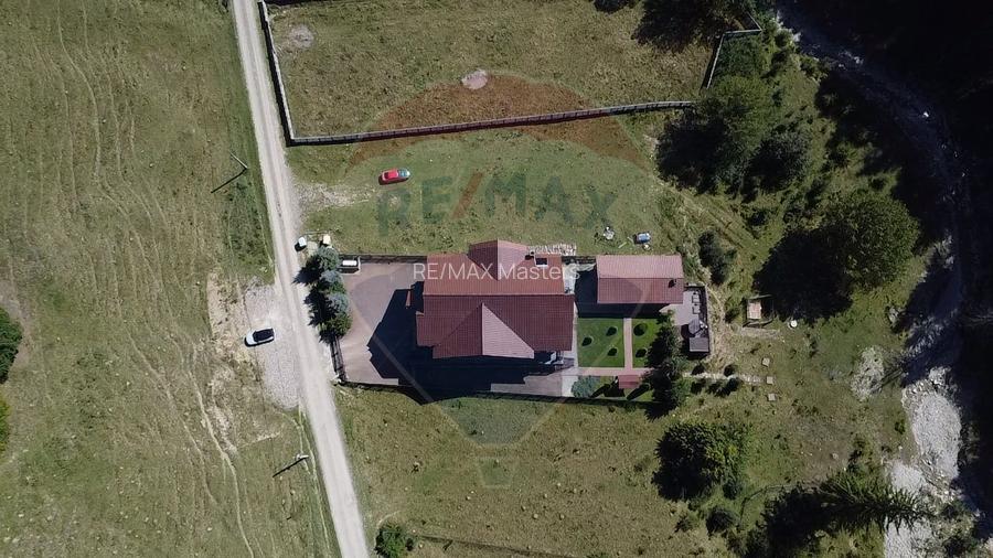 Pensiune cu 14 camere de vânzare Bucovina lângă pârtia Pojorata Malini - 22