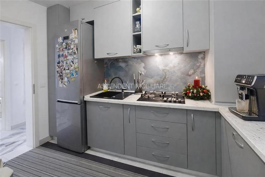 TUR 3D! Decomandat,mobilat,accesorizat, balcon,spatii depozitare,loc parcare, Gr - 17