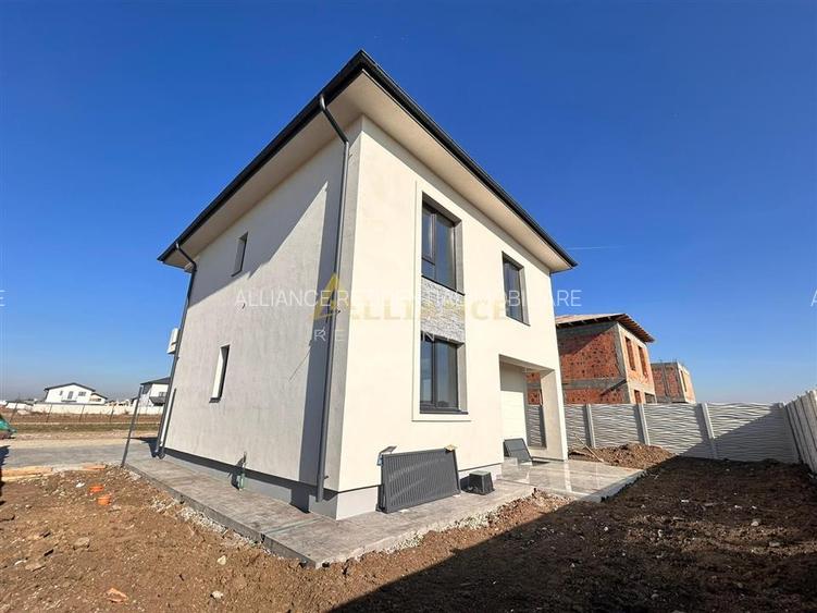Casa Individuala de vanzare - Teren 350 mp | 4 camere - 3 bai - 4