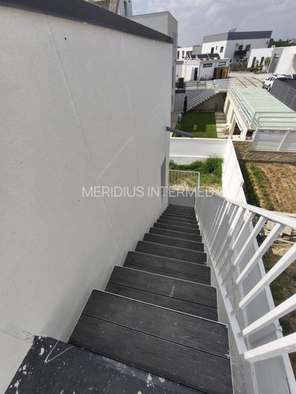 Vanzare vila moderna cu terasa circulabila imensa - 31