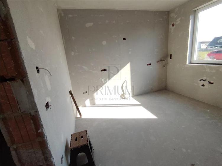 Duplex superb - bucatarie inchisa - teren 375 mp - canalizare - 6
