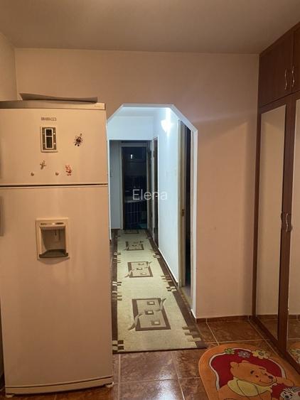 &Icirc;nchiriez apartament 3 camere strada Luica - 7