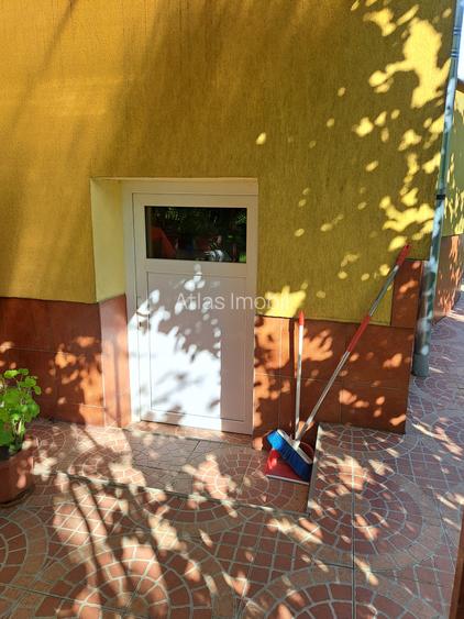 Casa-Vila ultrafinisata in regim D+P+E cu toate utilitatile cu 900 mp,teren - 30