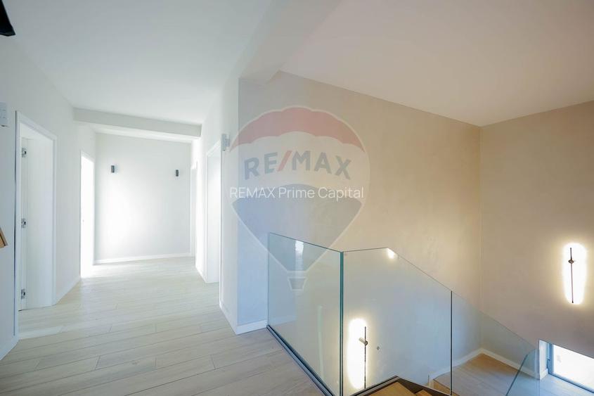 De vânzare Vilă cu 8 camere în Sânmartin, 290 mp util, teren 1100 mp - 28