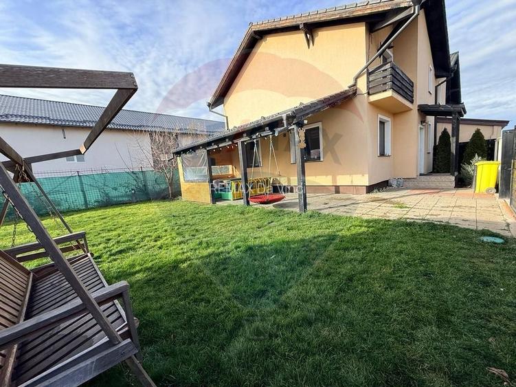 Casă / Vilă cu 4 camere de vânzare in Sanpetru - 2