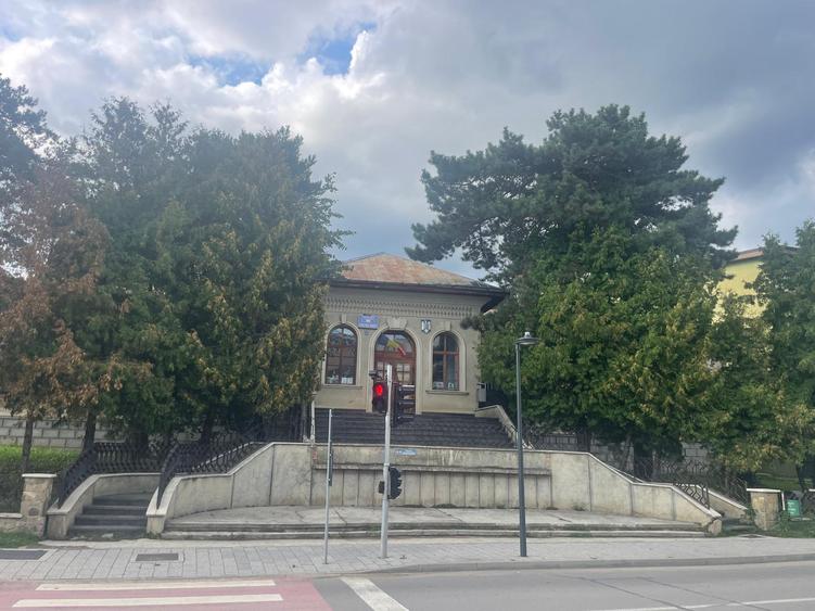 Oportunitate! Cladire inchiriata, zona centrala Moinesti Bacau