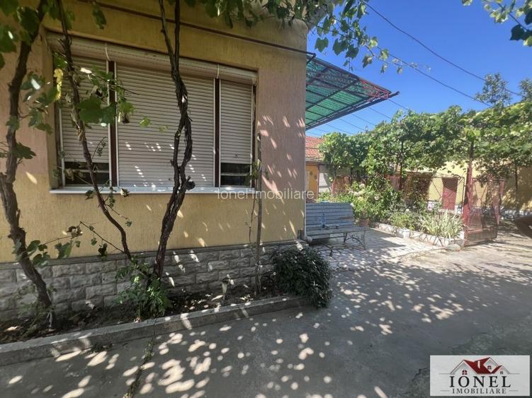 Casa de vanzare in Sibot 2200 mp teren - 3