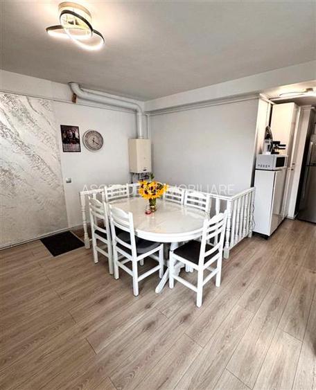 Casa in apreciabil potential,cu terase, curte,gradina echipata,2 pivnite,Str. Ro - 20