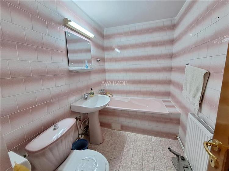 Apartament 3 camere decomandat , zona Nord-Bacau - 11