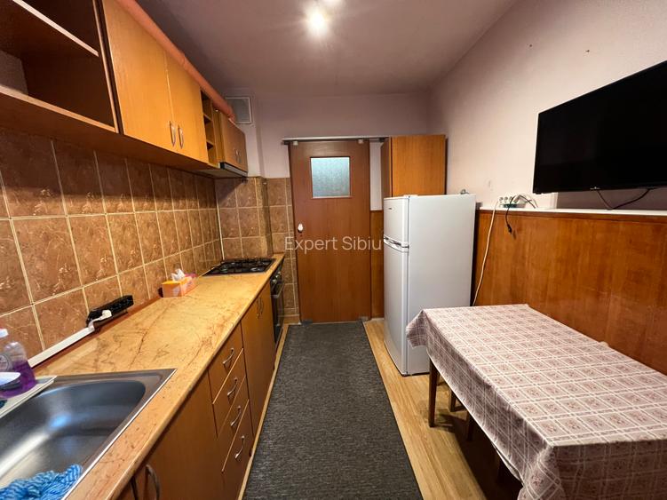 INCHIRIEZ  apartament 3 camere,semidecomandat,zona Mihai Viteazul - 2