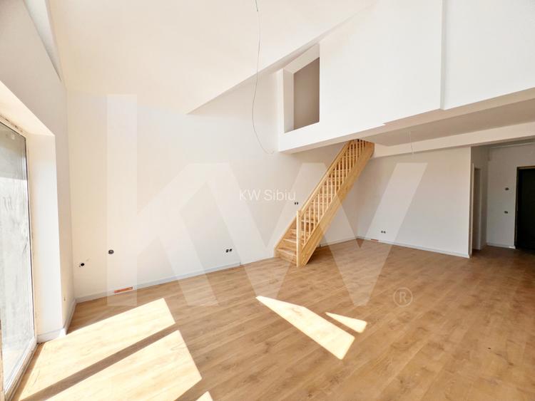 Apart. cu 2 cam. pe doua nivele, cu logie. Vila design modern in Cristian-Sibiu  - 20