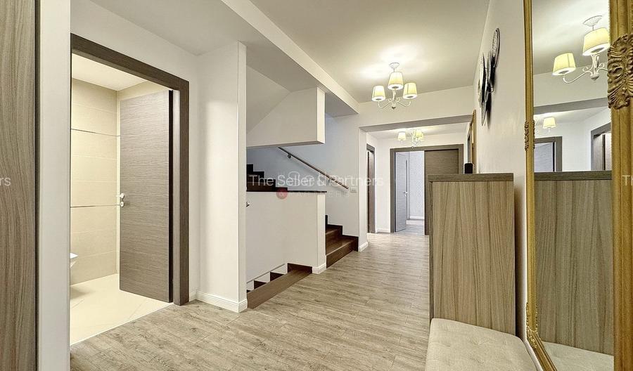 Penthouse generos cu priveliste spre Masivul Postavarul - 14