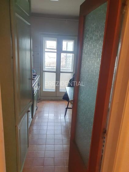 Apartament spatios -4 camere-decomandat-Bulevardul Unirii –Palatul Parlamentului - 6
