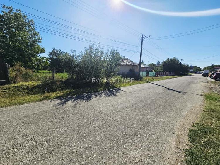Teren intravilan 1.585 mp, cu utilități la hotar –Gherghița–Ungureni - 10