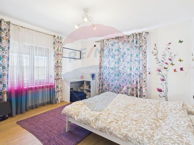 Vilă cu 6 camere, piscina si teren 1300 mp, de vânzare în Otopeni - 12