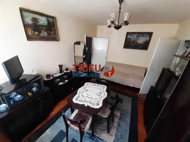 Apartament de vanzare 3 camere etaj intermediar