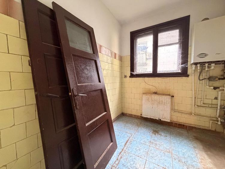 APARTAMENT 2 CAMERE | PRIMAVERII | NECESITA RENOVARE