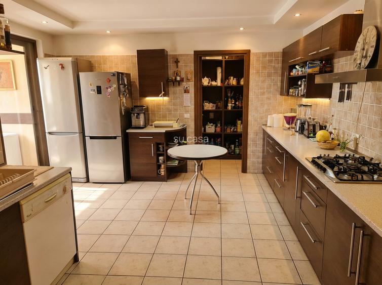 Casa ~ Piscina Acoperia ~ Garaj 2 Locuri ~ Teren 602 mp ~ Deosebita - 11