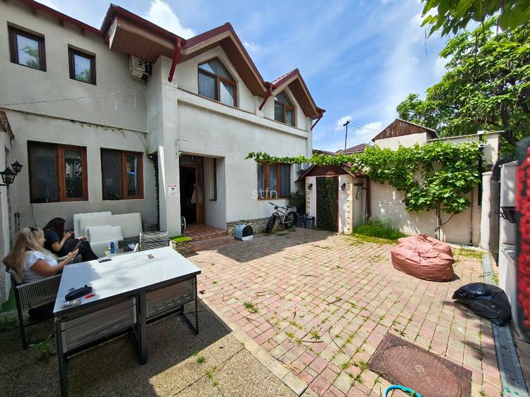 Casa/vila cocheta in Baneasa pe str. D. Gherea cu parcare in curte -comision 0-- - 2