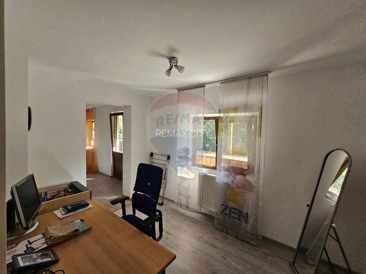 Casă solidă din cărămidă, mobilată, garaj, teren generos – Tarcău - 34