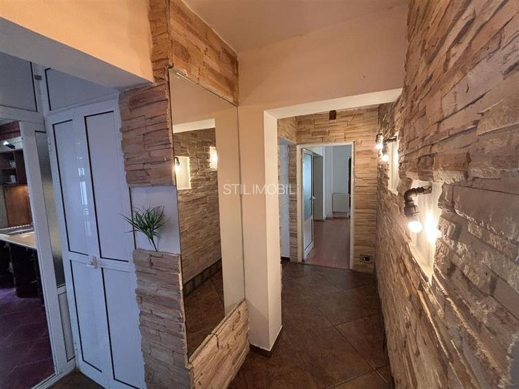 Apartament 3 camere Decomandat, et. 1, bulevard GARA - 149,900 EURO - 5