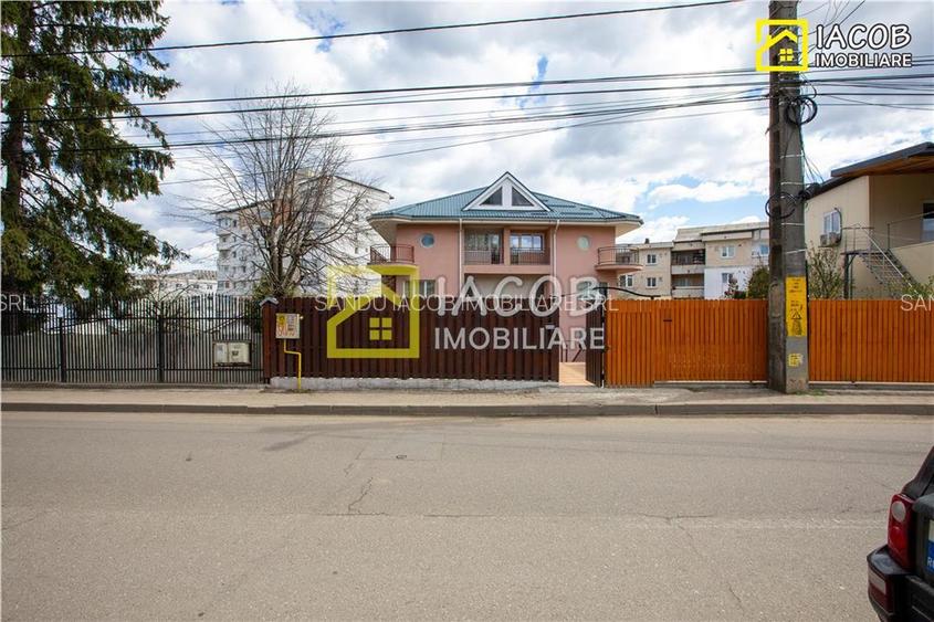 1/2 Duplex  S+D+P+2E, 455 mp in zona centrala a mun. Bacau - 4