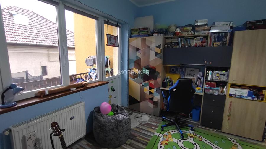 Vand apartament 3 camere in vila, cartierul Dambul Rotund - 5