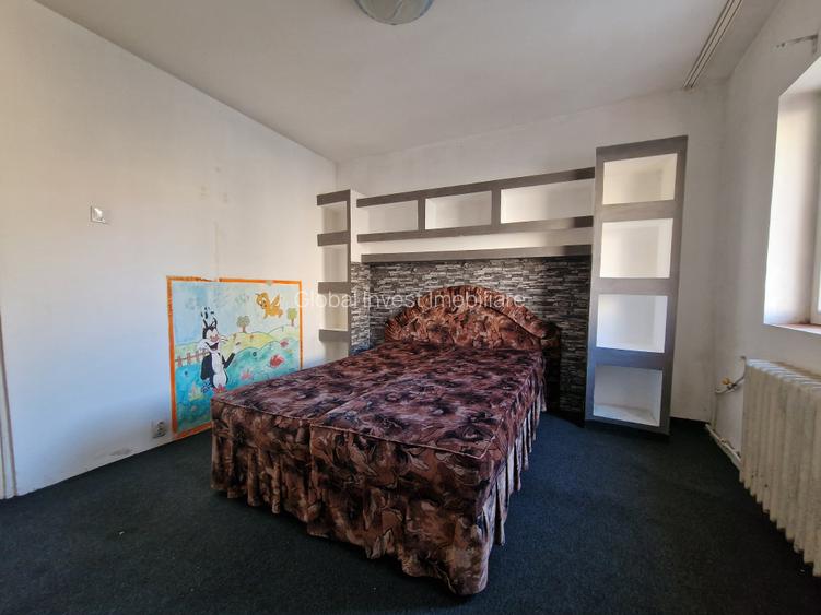 Navodari( Sud, Str Rândunelelor)- 2 camere decomandate, etaj 3/4, liber - 16