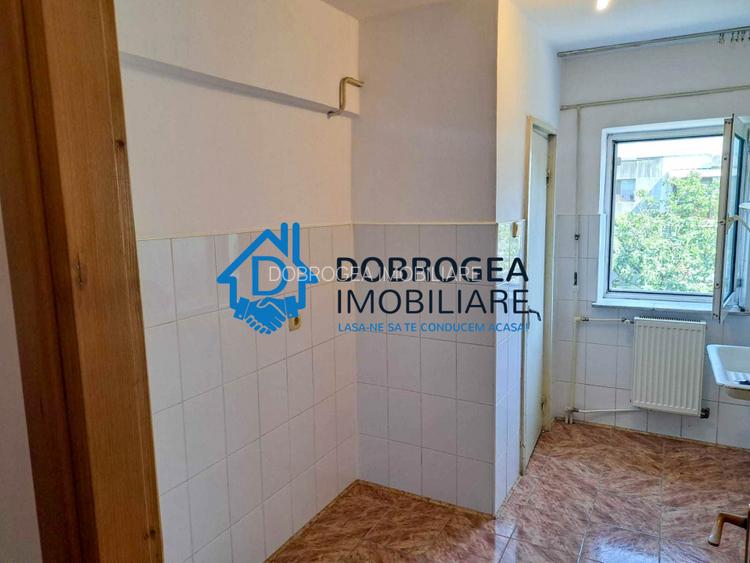 GAVRIOV CORNELIU -2 CAMERE DECOMANDAT, ETAJ 4 - 6