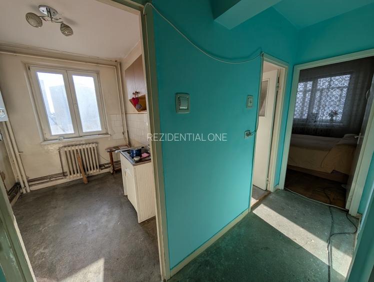 Decomandat, etaj intermediar - 2 camere - spatios - 5