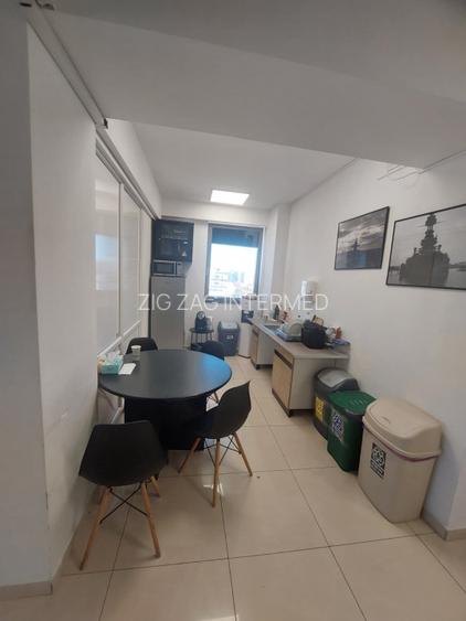 Centru - Bd. Mamaia , spatiu IDEAL BIROURI in cladire reprezentativa , 240 mp. - 12