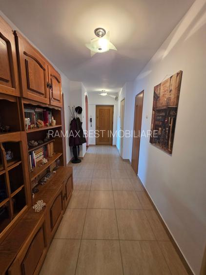 Piata Gorjului, 5 minute metrou, stradal pe Iuliu Maniu, vedere mixta, bloc 1979 - 19