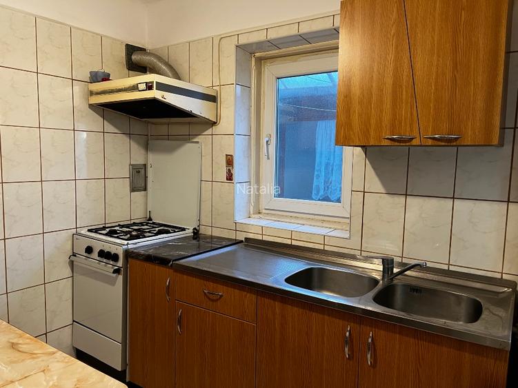 Închiriez casă curte Apărătorii Patriei - 6