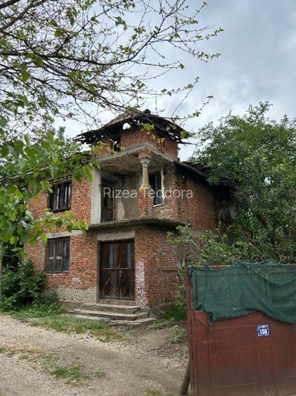 Vând casă cu etaj in Tufeni, Olt.  - 4