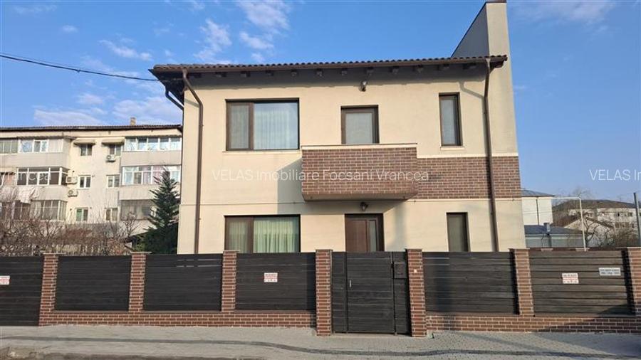 Casa noua + spatiu comercial + spalatorie auto - 2