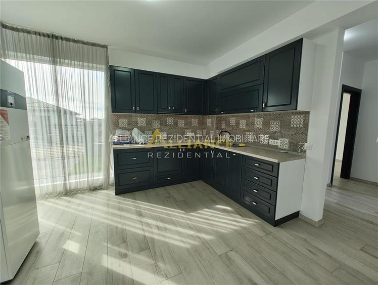 Casa moderna parter - 3 camere, 2 bai, pompa de caldura, panouri solare - 9