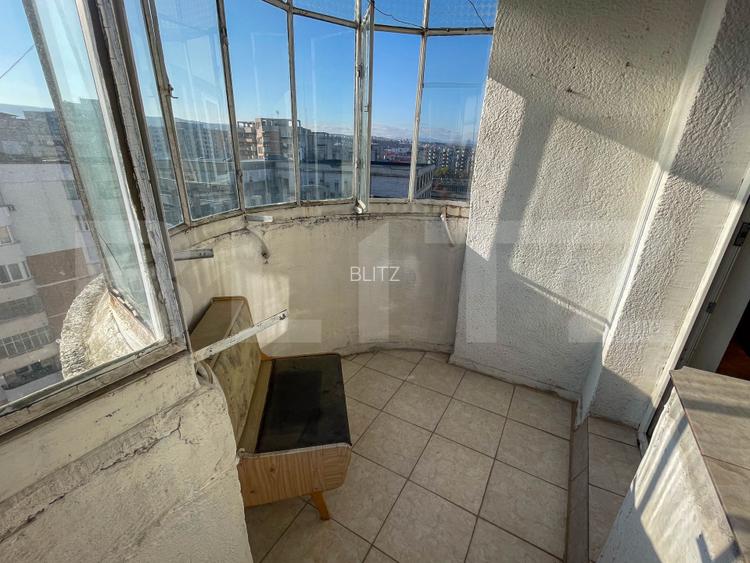 Apartament de 3 camere decomandat, 75 mp, 2 băi, 2 balcoane, etaj intermediar. - 8