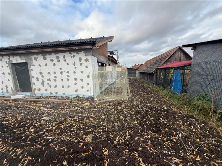 Casa individuala cu 4 camere 3 bai si 390 mp teren in Sura Mica - 9