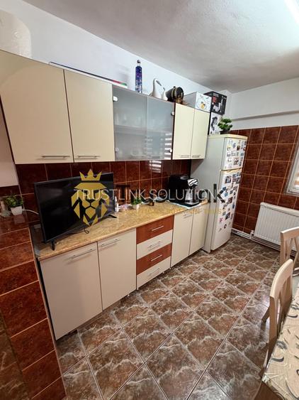 De vanzare de 3 camere  din 85– Mărgeanului cu Alexandriei Centrala T - 5