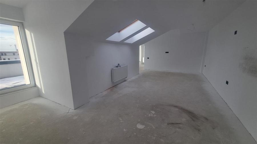 Penthouse de 2.5 camere zona Tractorul