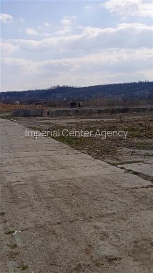 Teren intravilan 5,9 ha compact, platou cu utilitati   ptr.bussines -Hale, Depoz - 4